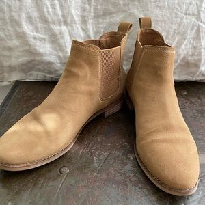 Tom’s Chelsea Boots